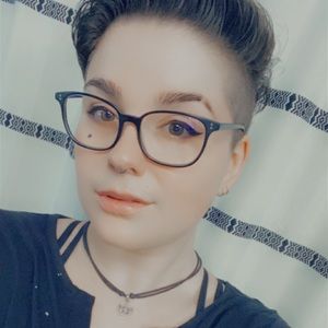 Meet your Posher, Brittany 🎃